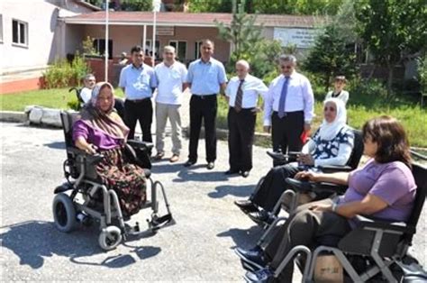 Hakkari’deki engellilere sandalye desteğis